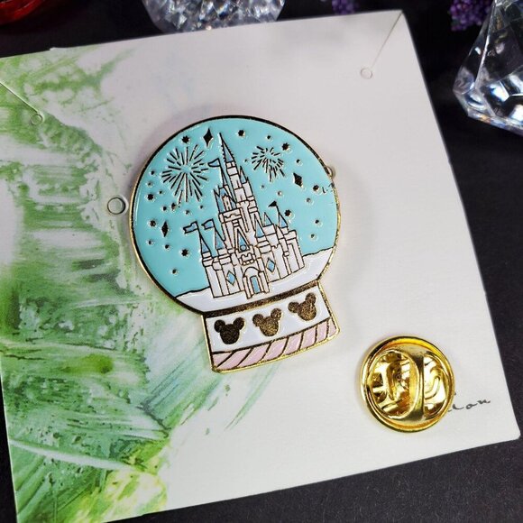 Cinderella Castle Globe Lapel Pin Princess Snow Globe Brooch Badge Pin Jewelry - Picture 2 of 6